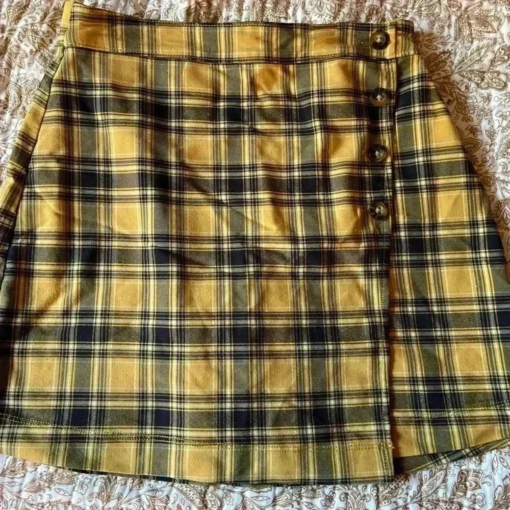Hollister Women’s Small Y2K Preppy Yellow and Black Plaid Mini Skirt